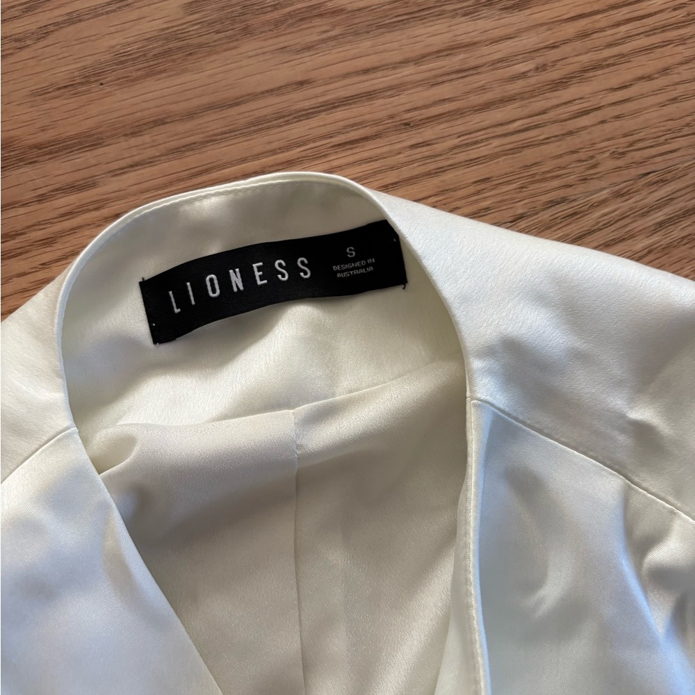 Lioness white satin vest top - Picture 3 of 3
